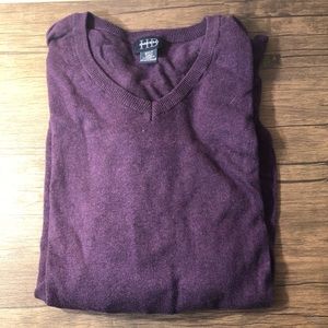 Men’s V-neck sweater